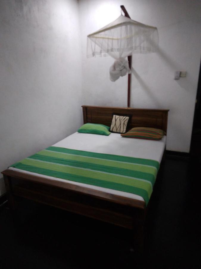 Lake House Homestay Anuradhapura Exterior photo