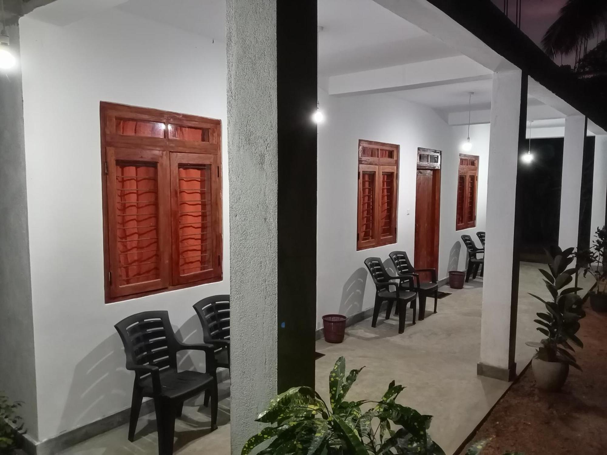 Lake House Homestay Anuradhapura Exterior photo